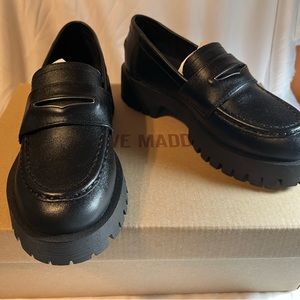 NEW Women’s Steve Madden Lawrence Black Loafers in Size 5